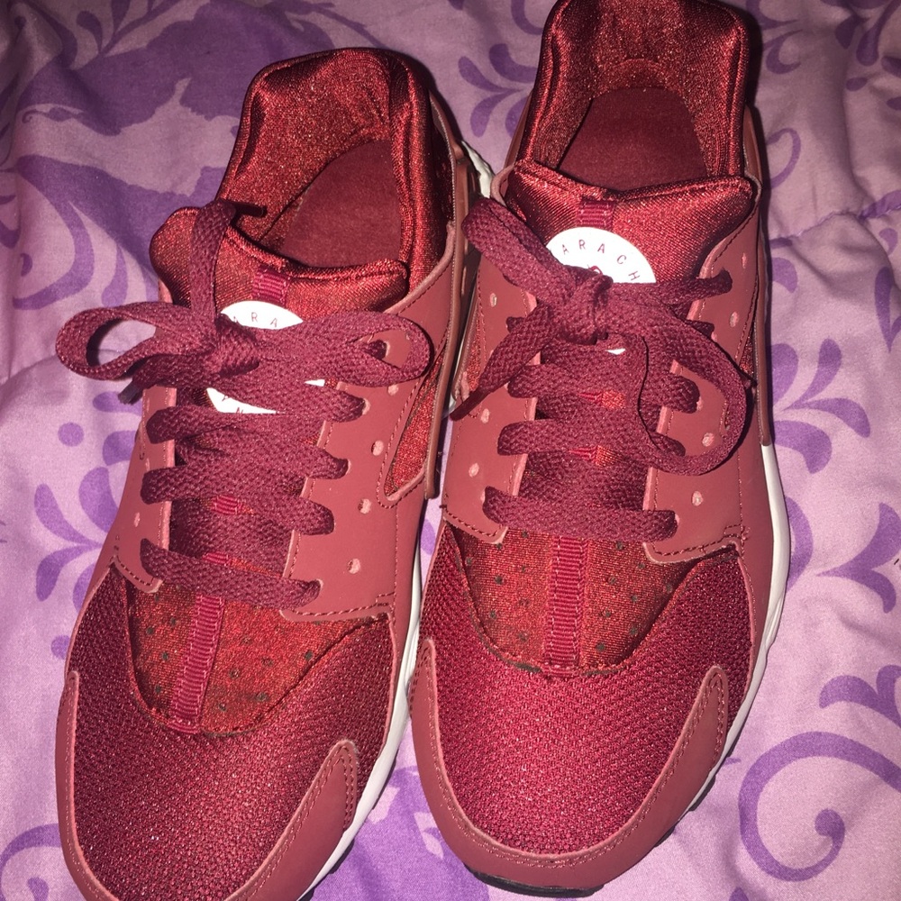 Burgundy nike Huarache shoes